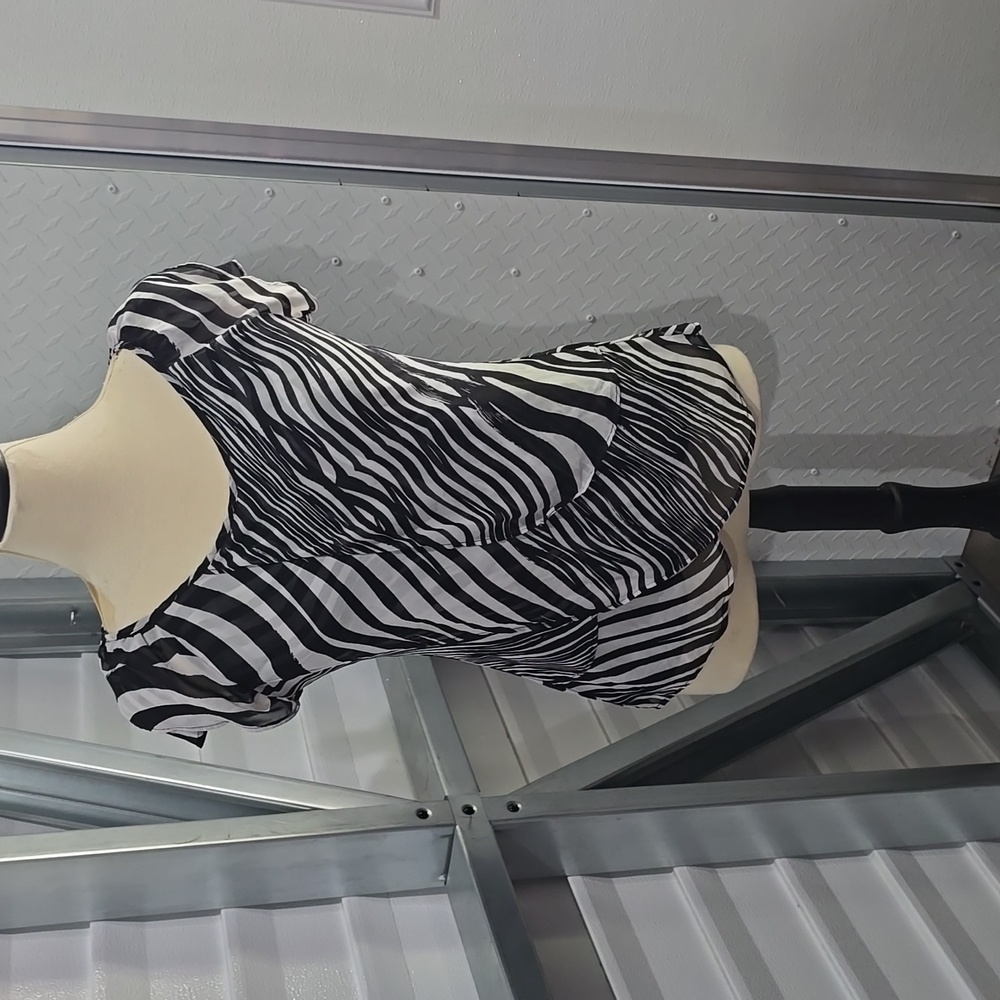Worthington Zebra Print Finge Short‎ Sleeve Shirt Size Medium